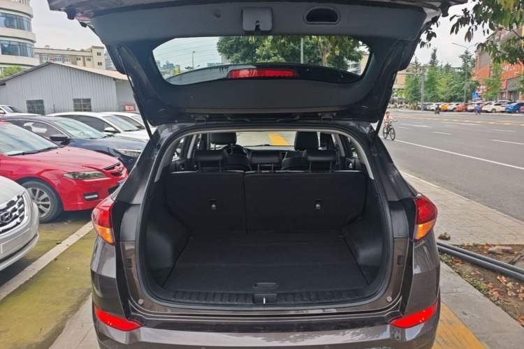 Used Hyundai Tucson 2018 1.6T Dual-Clutch Two-Wheel Drive 15th Anniversary Special Edition Trunk