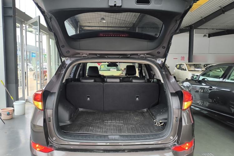 Used Hyundai Tucson 2018 1.6T Dual-Clutch Two-Wheel Drive 15th Anniversary Special Edition Trunk