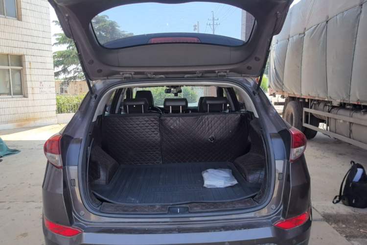 Used Hyundai Tucson 2018 1.6T Dual-Clutch Two-Wheel Drive 15th Anniversary Special Edition Trunk