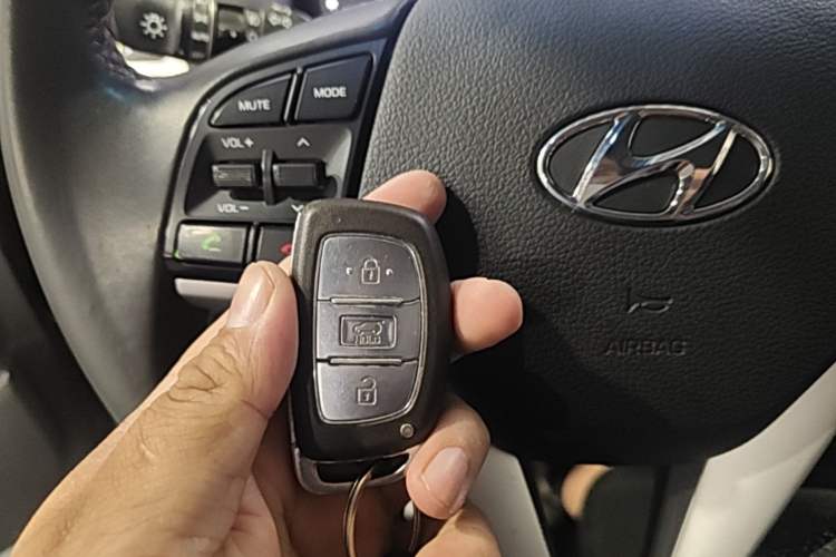 Used Hyundai Tucson 2018 1.6T Dual-Clutch Two-Wheel Drive 15th Anniversary Special Edition Vehicle Key