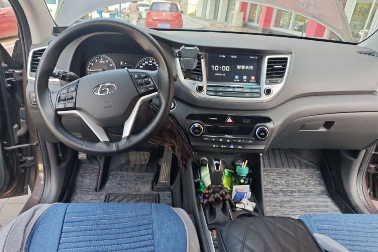 Used Hyundai Tucson 2018 1.6T Dual-Clutch Two-Wheel Drive 15th Anniversary Special Edition Center Console