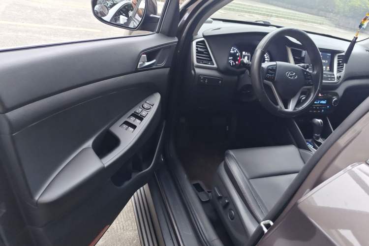 Used Hyundai Tucson 2018 1.6T Dual-Clutch Two-Wheel Drive 15th Anniversary Special Edition Driver Seat