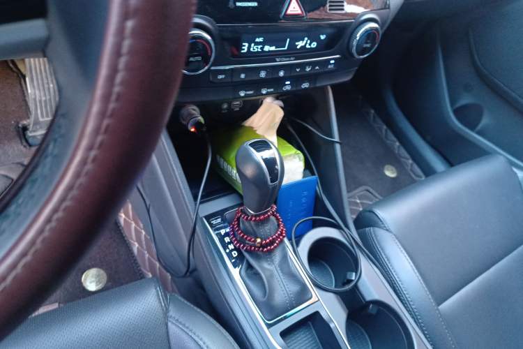 Used Hyundai Tucson 2018 1.6T Dual-Clutch Two-Wheel Drive 15th Anniversary Special Edition Gear Lever