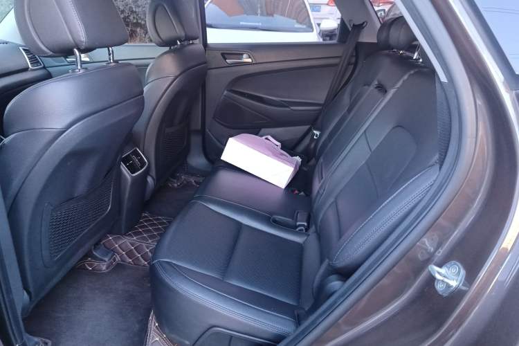 Used Hyundai Tucson 2018 1.6T Dual-Clutch Two-Wheel Drive 15th Anniversary Special Edition Left Rear Seat