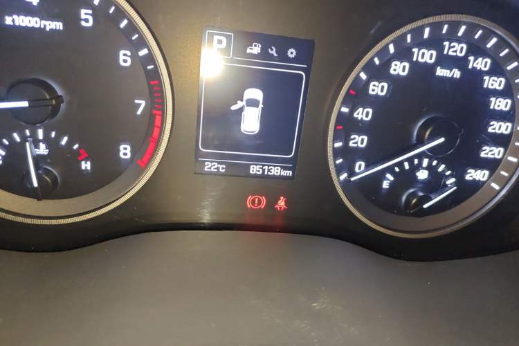 Used Hyundai Tucson 2018 1.6T Dual-Clutch Two-Wheel Drive 15th Anniversary Special Edition Odometer Close Up