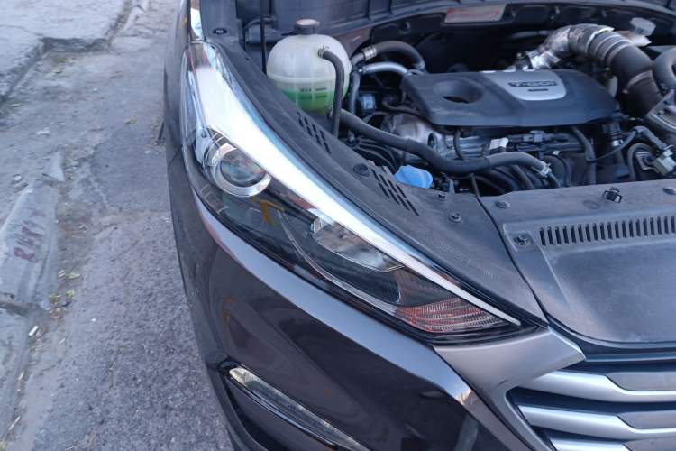 Used Hyundai Tucson 2018 1.6T Dual-Clutch Two-Wheel Drive 15th Anniversary Special Edition Right Front Headlight