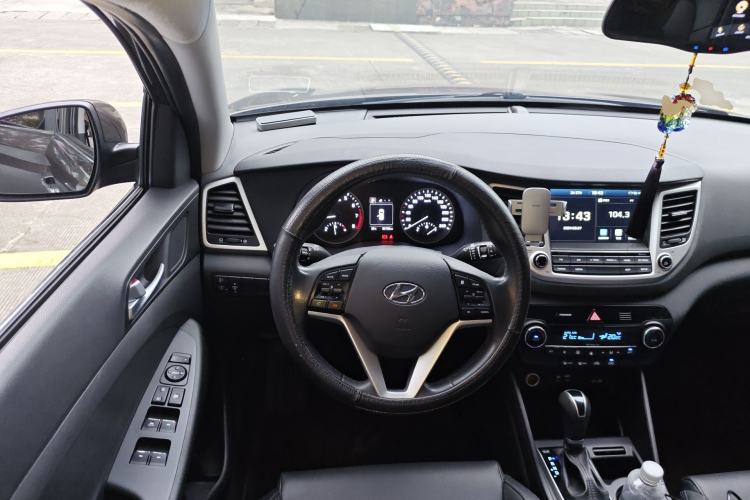 Used Hyundai Tucson 2018 1.6T Dual-Clutch Two-Wheel Drive 15th Anniversary Special Edition Steering Wheel