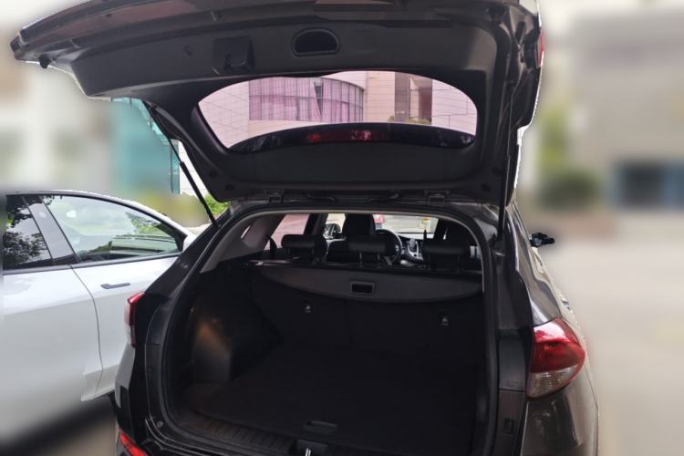 Used Hyundai Tucson 2018 1.6T Dual-Clutch Two-Wheel Drive 15th Anniversary Special Edition Trunk