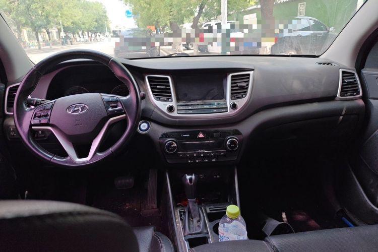 Used Hyundai Tucson 2018 1.6T Dual-Clutch Two-Wheel Drive 15th Anniversary Special Edition Center Console