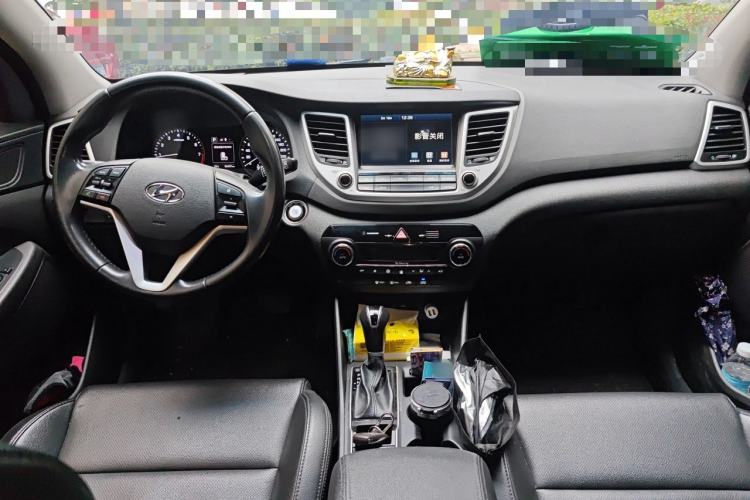 Used Hyundai Tucson 2018 1.6T Dual-Clutch Two-Wheel Drive 15th Anniversary Special Edition Center Console