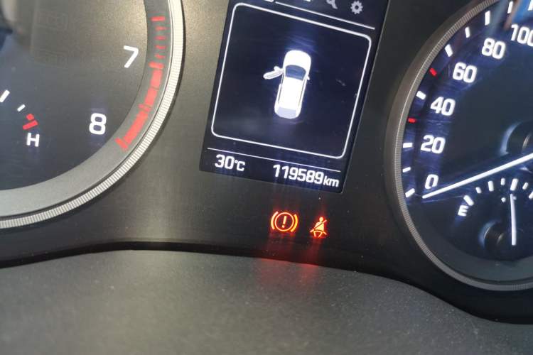Used Hyundai Tucson 2018 1.6T Dual-Clutch Two-Wheel Drive 15th Anniversary Special Edition Odometer Close Up