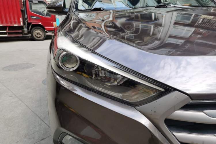 Used Hyundai Tucson 2018 1.6T Dual-Clutch Two-Wheel Drive 15th Anniversary Special Edition Right Front Headlight
