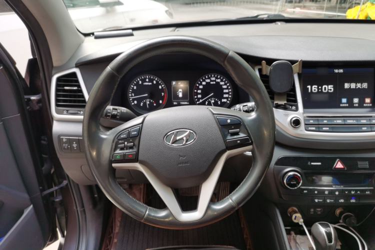 Used Hyundai Tucson 2018 1.6T Dual-Clutch Two-Wheel Drive 15th Anniversary Special Edition Steering Wheel
