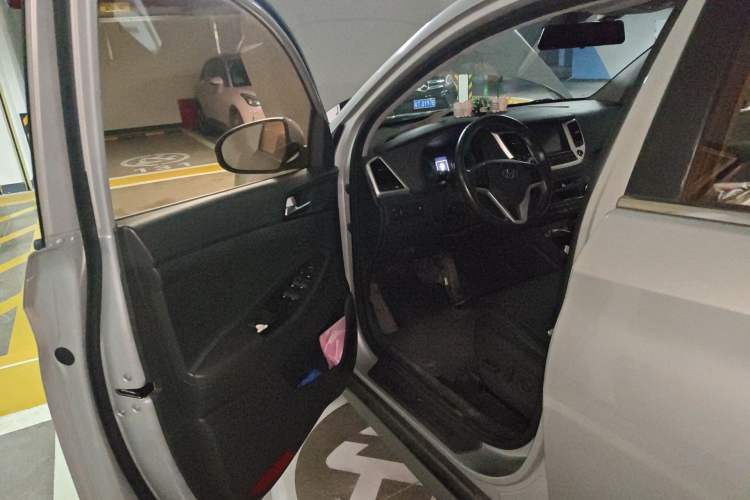 Used Hyundai Tucson 2018 1.6T Dual-Clutch Two-Wheel Drive 15th Anniversary Special Edition Driver Seat