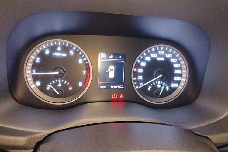 Used Hyundai Tucson 2018 1.6T Dual-Clutch Two-Wheel Drive 15th Anniversary Special Edition Instrument Cluster