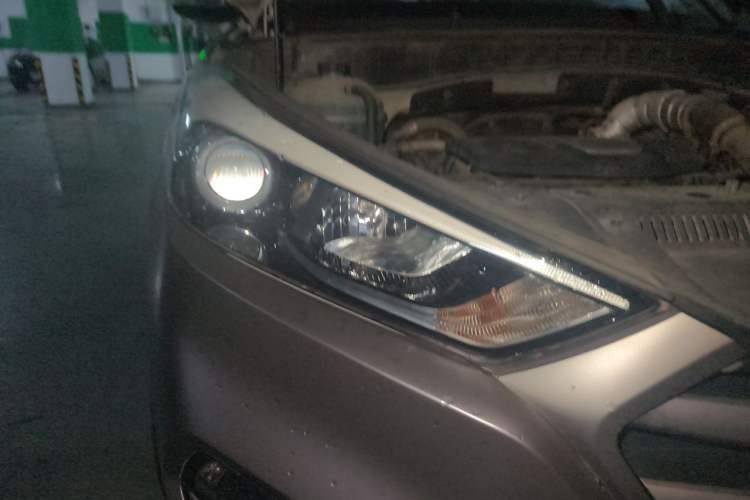Used Hyundai Tucson 2018 1.6T Dual-Clutch Two-Wheel Drive 15th Anniversary Special Edition Right Front Headlight