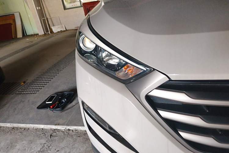 Used Hyundai Tucson 2018 1.6T Dual-Clutch Two-Wheel Drive 15th Anniversary Special Edition Right Front Headlight