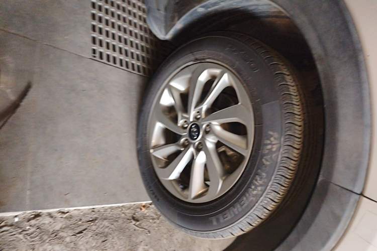 Used Hyundai Tucson 2018 1.6T Dual-Clutch Two-Wheel Drive 15th Anniversary Special Edition Right Front Wheel Hub