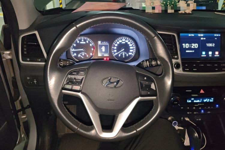 Used Hyundai Tucson 2018 1.6T Dual-Clutch Two-Wheel Drive 15th Anniversary Special Edition Steering Wheel