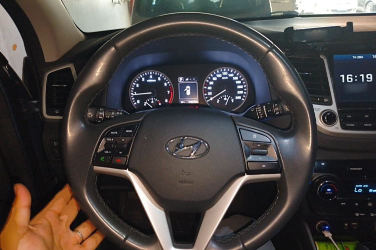 Used Hyundai Tucson 2018 1.6T Dual-Clutch Two-Wheel Drive 15th Anniversary Special Edition Steering Wheel