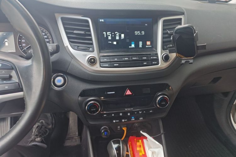 Used Hyundai Tucson 2018 1.6T Dual-Clutch Two-Wheel Drive 15th Anniversary Special Edition Audio And AC Panel