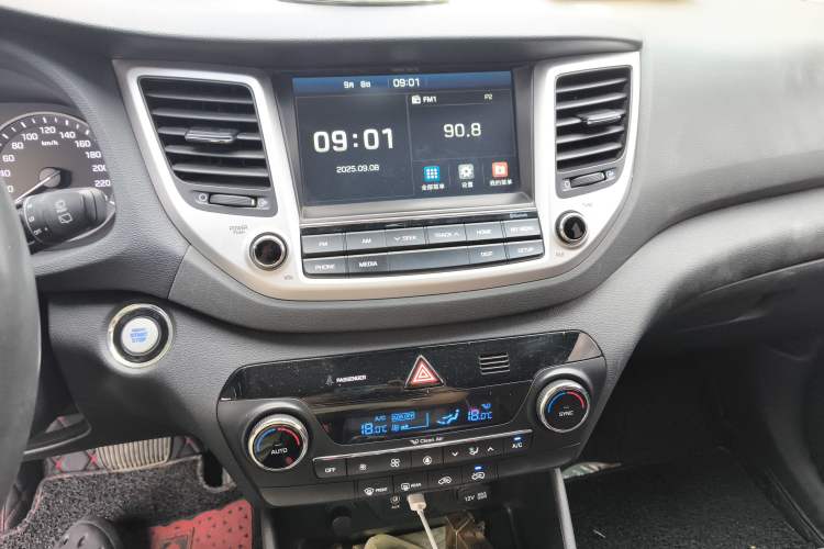 Used Hyundai Tucson 2018 1.6T Dual-Clutch Two-Wheel Drive 15th Anniversary Special Edition Audio And AC Panel