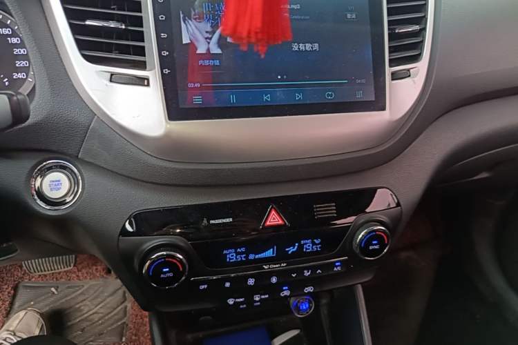 Used Hyundai Tucson 2018 1.6T Dual-Clutch Two-Wheel Drive 15th Anniversary Special Edition Audio And AC Panel