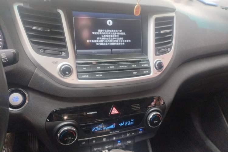 Used Hyundai Tucson 2018 1.6T Dual-Clutch Two-Wheel Drive 15th Anniversary Special Edition Audio And AC Panel