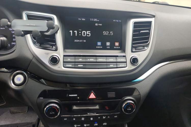 Used Hyundai Tucson 2018 1.6T Dual-Clutch Two-Wheel Drive 15th Anniversary Special Edition Audio And AC Panel