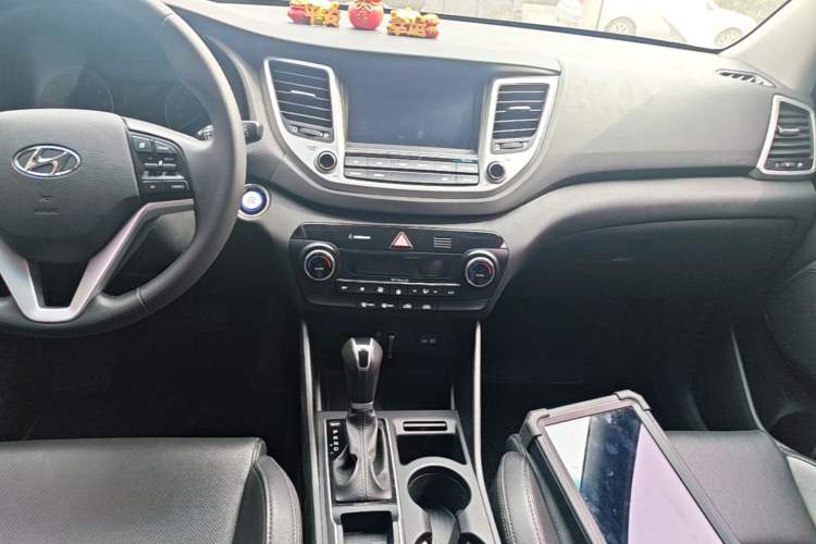 Used Hyundai Tucson 2018 1.6T Dual-Clutch Two-Wheel Drive 15th Anniversary Special Edition Audio And AC Panel
