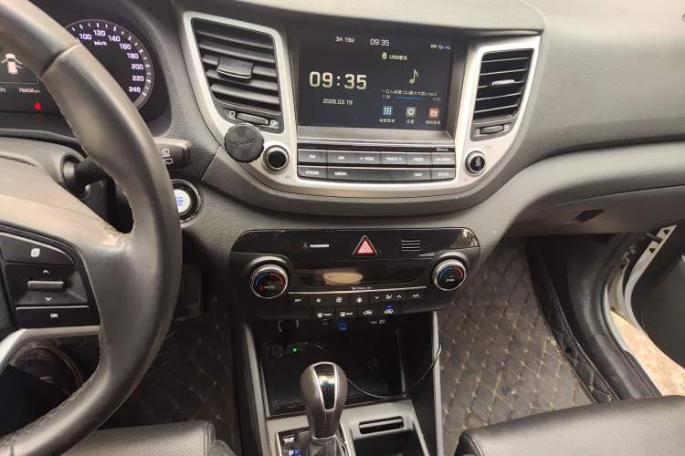 Used Hyundai Tucson 2018 1.6T Dual-Clutch Two-Wheel Drive 15th Anniversary Special Edition Audio And AC Panel