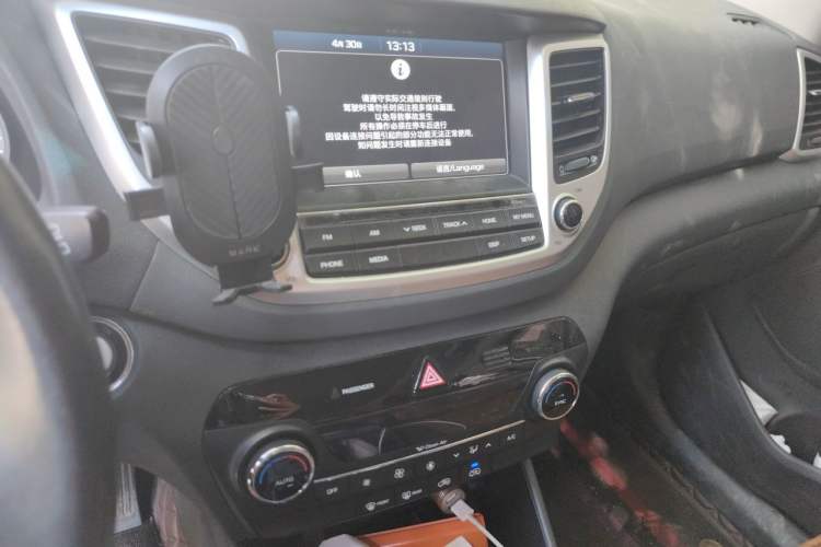 Used Hyundai Tucson 2018 1.6T Dual-Clutch Two-Wheel Drive 15th Anniversary Special Edition Audio And AC Panel