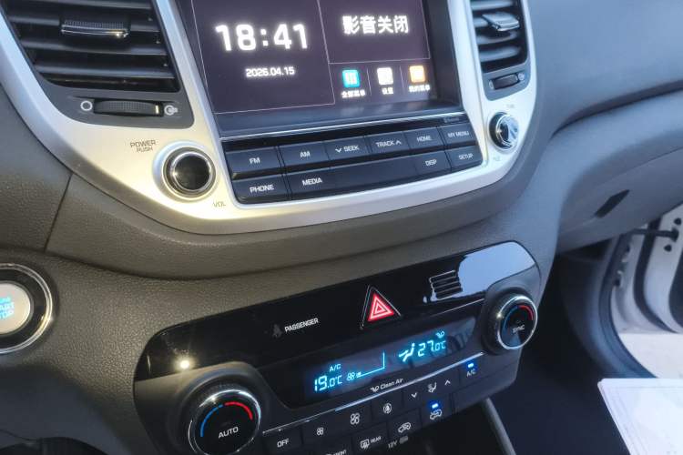 Used Hyundai Tucson 2018 1.6T Dual-Clutch Two-Wheel Drive 15th Anniversary Special Edition Audio And AC Panel
