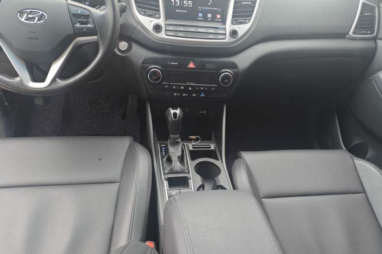 Used Hyundai Tucson 2018 1.6T Dual-Clutch Two-Wheel Drive 15th Anniversary Special Edition Audio And AC Panel