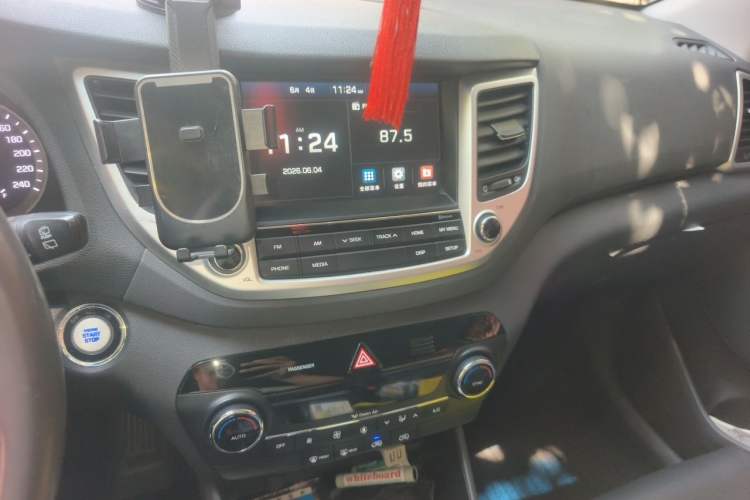 Used Hyundai Tucson 2018 1.6T Dual-Clutch Two-Wheel Drive 15th Anniversary Special Edition Audio And AC Panel