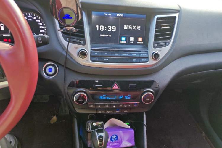 Used Hyundai Tucson 2018 1.6T Dual-Clutch Two-Wheel Drive 15th Anniversary Special Edition Audio And AC Panel