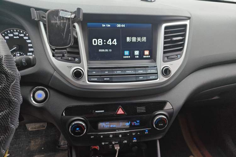 Used Hyundai Tucson 2018 1.6T Dual-Clutch Two-Wheel Drive 15th Anniversary Special Edition Audio And AC Panel