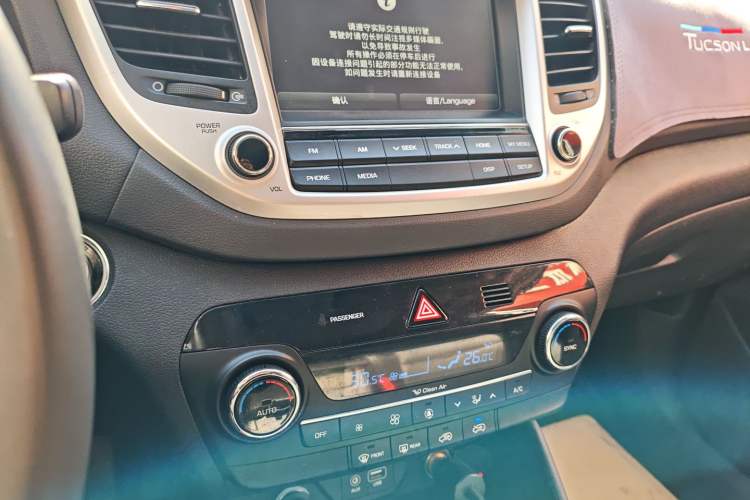 Used Hyundai Tucson 2018 1.6T Dual-Clutch Two-Wheel Drive 15th Anniversary Special Edition Audio And AC Panel