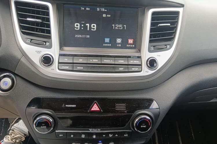 Used Hyundai Tucson 2018 1.6T Dual-Clutch Two-Wheel Drive 15th Anniversary Special Edition Audio And AC Panel
