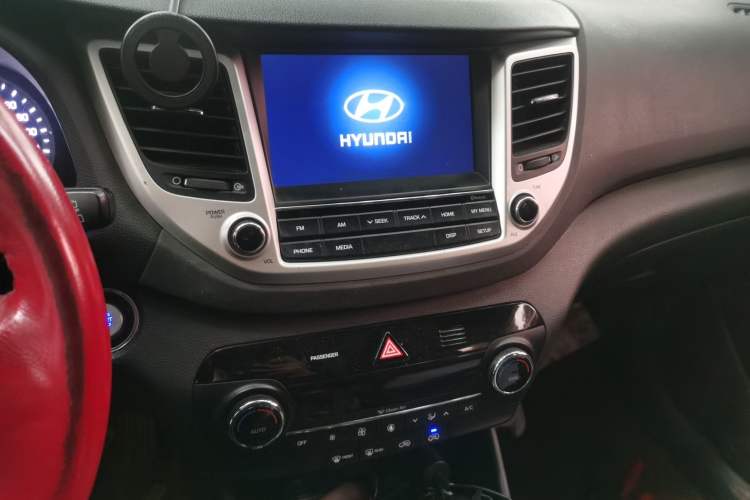 Used Hyundai Tucson 2018 1.6T Dual-Clutch Two-Wheel Drive 15th Anniversary Special Edition Audio And AC Panel