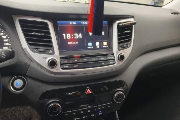 Used Hyundai Tucson 2018 1.6T Dual-Clutch Two-Wheel Drive 15th Anniversary Special Edition Audio And AC Panel