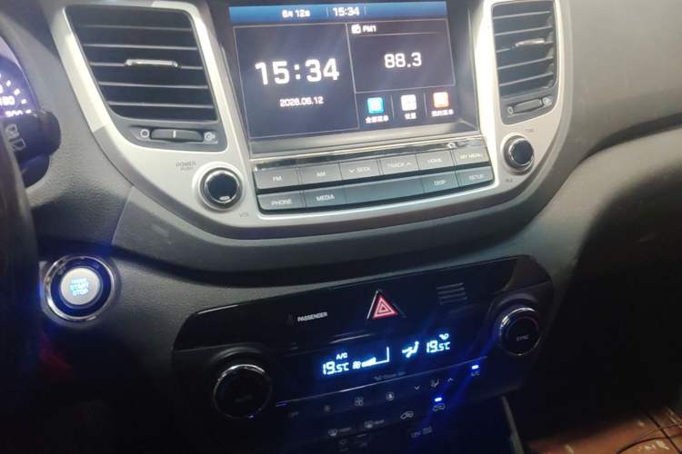 Used Hyundai Tucson 2018 1.6T Dual-Clutch Two-Wheel Drive 15th Anniversary Special Edition Audio And AC Panel