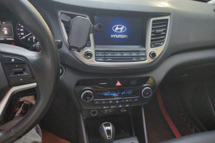 Used Hyundai Tucson 2018 1.6T Dual-Clutch Two-Wheel Drive 15th Anniversary Special Edition Audio And AC Panel