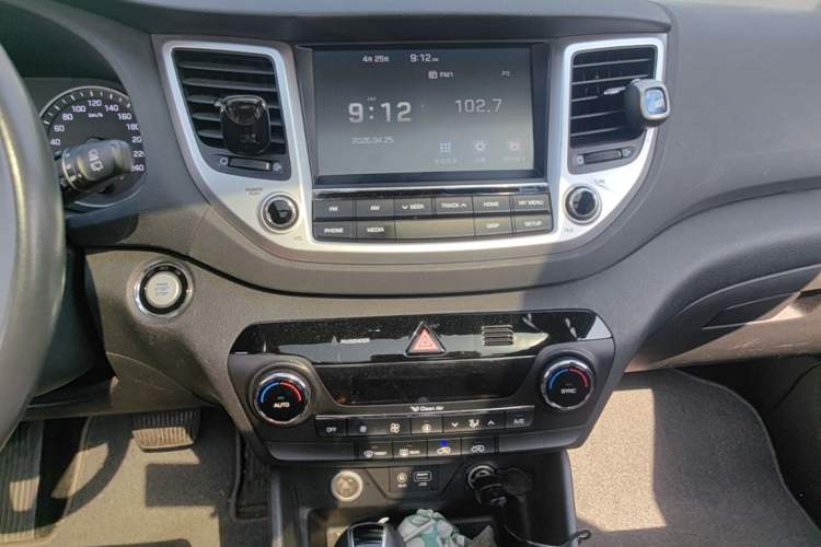 Used Hyundai Tucson 2018 1.6T Dual-Clutch Two-Wheel Drive 15th Anniversary Special Edition Audio And AC Panel