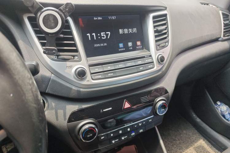 Used Hyundai Tucson 2018 1.6T Dual-Clutch Two-Wheel Drive 15th Anniversary Special Edition Audio And AC Panel