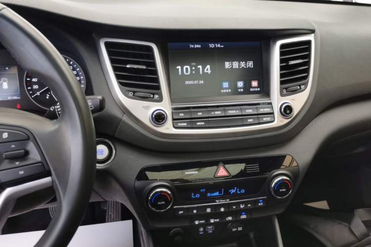 Used Hyundai Tucson 2018 1.6T Dual-Clutch Two-Wheel Drive 15th Anniversary Special Edition Audio And AC Panel