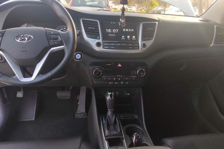 Used Hyundai Tucson 2018 1.6T Dual-Clutch Two-Wheel Drive 15th Anniversary Special Edition Audio And AC Panel