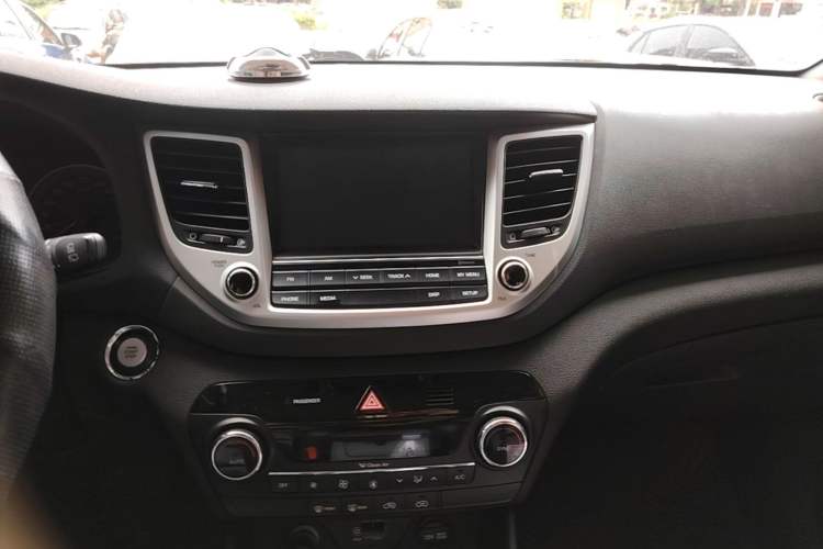 Used Hyundai Tucson 2018 1.6T Dual-Clutch Two-Wheel Drive 15th Anniversary Special Edition Audio And AC Panel