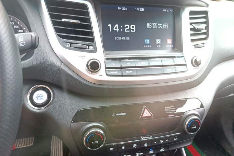 Used Hyundai Tucson 2018 1.6T Dual-Clutch Two-Wheel Drive 15th Anniversary Special Edition Audio And AC Panel