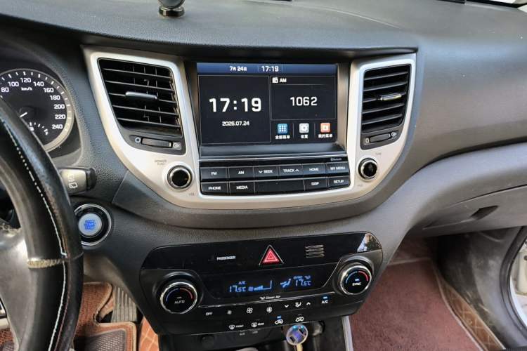 Used Hyundai Tucson 2018 1.6T Dual-Clutch Two-Wheel Drive 15th Anniversary Special Edition Audio And AC Panel